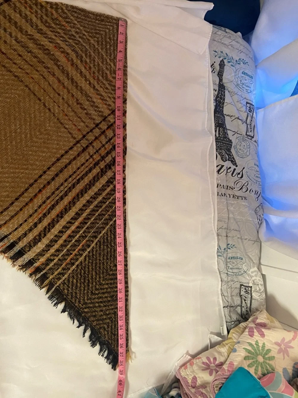 Cozy Two-Tone Fringe Blanket Scarf in Neutral Brown/Black tones